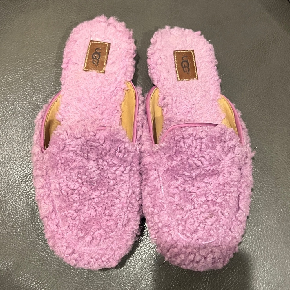 UGG Women's Pink Fuzzy Slide Slippers size 6